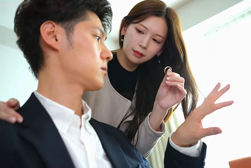 Người vợ đi đi chơi, ông xã ở nhà bị nhỏ em bà xã gạ xxx không trượt phát nào