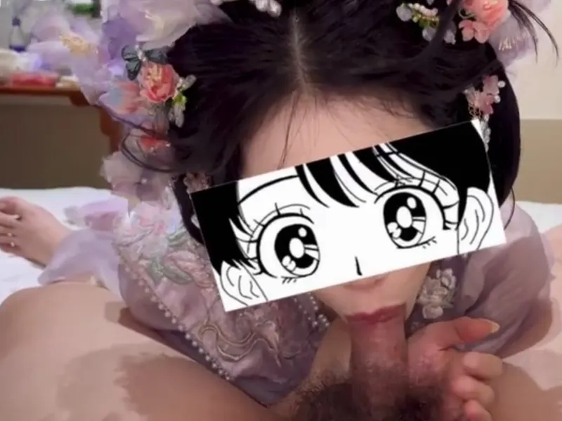 Gái xinh trong bộ đồ hoa nhỏ liếm cò cực đã