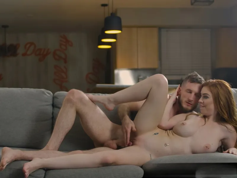 đang tăng ca mà ghệ cứ dùng âm đạo lôi kéo tôi doggy cùng em