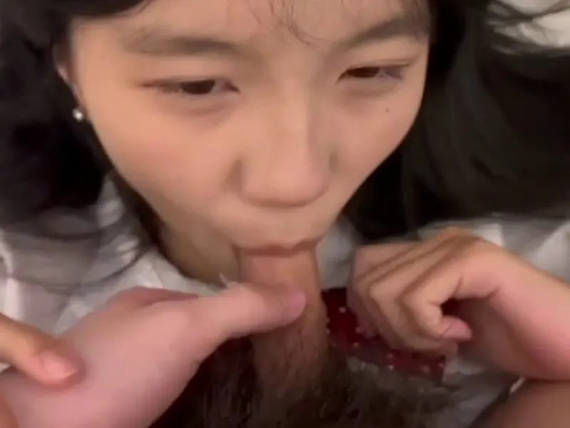 Em loli dễ thương mút dương vật biến em thành con em đào nứng p2